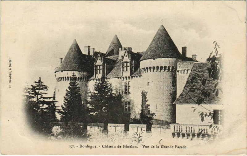 Carte postale ancienne Chateau de Fenelon - Vue de la Grande Facade