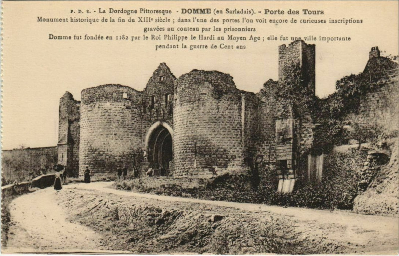 Carte postale ancienne Domme - En Sarladais - Porte des Tours à Domme