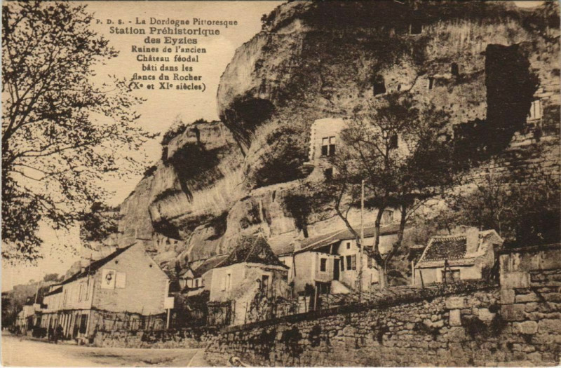 Carte postale ancienne Station Prehistorique des Eyzies - Ruines de l'Ancien Chateau