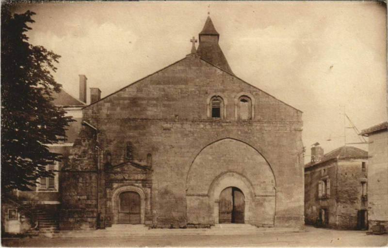 Carte postale ancienne Sorges - L'Eglise