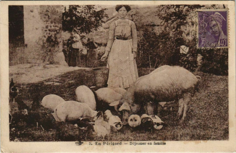 Carte postale ancienne En Perigord - Dejeuner en Famille