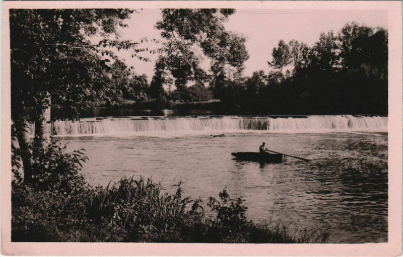 Carte postale ancienne Montpon-sur-l'Isle - Bords de l'Isle