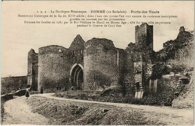 Carte postale ancienne Domme - En Sarladais - Porte des Tours à Domme