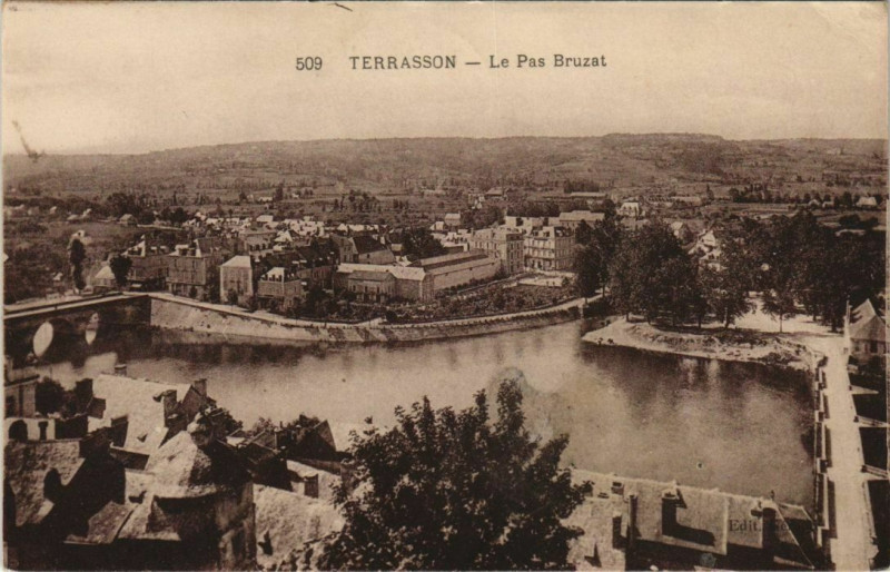 Carte postale ancienne Terrasson - Le Pas Bruzat