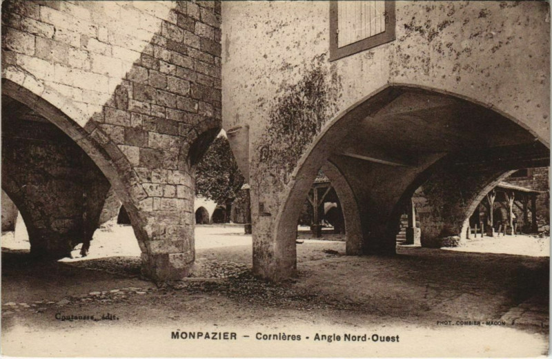 Carte postale ancienne Monpazier - Cornieres - Angle Nord-Ouest à Monpazier
