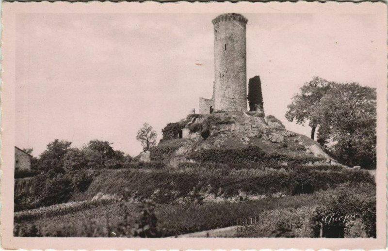 Carte postale ancienne Piegut - La Tour de Piegut - Donjon du XIIe Siecle