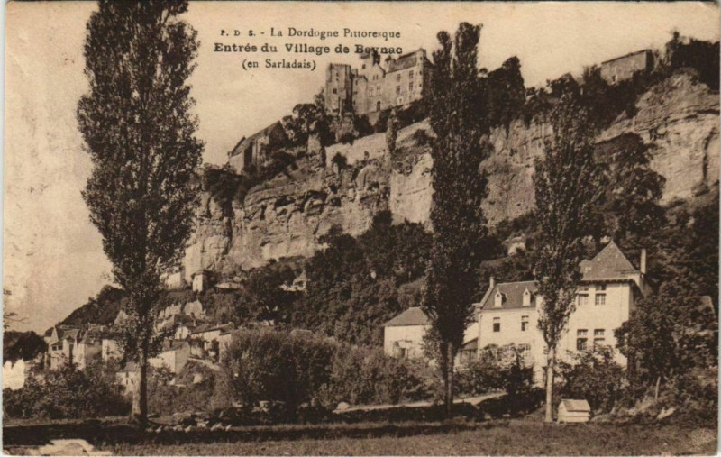 Carte postale ancienne Entree du Village de Beynac - En Sarladais