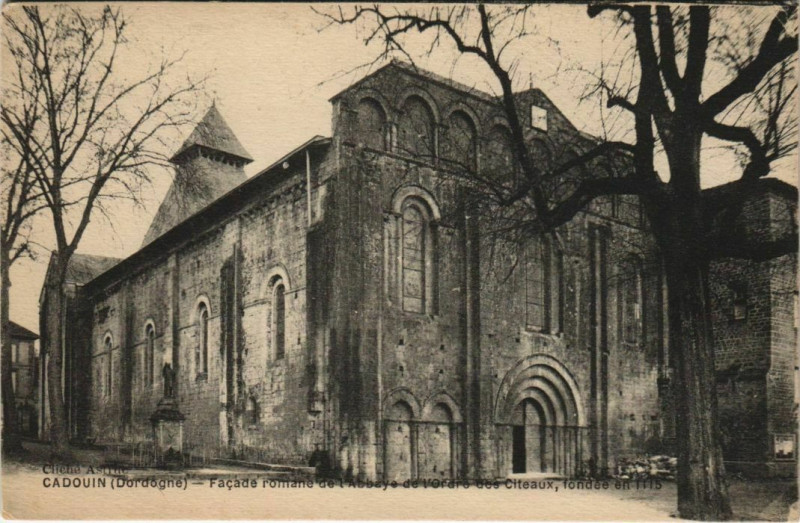 Carte postale ancienne Cadouin - Facade Romane de l'Abbaye de l'Ordre des Citeaux