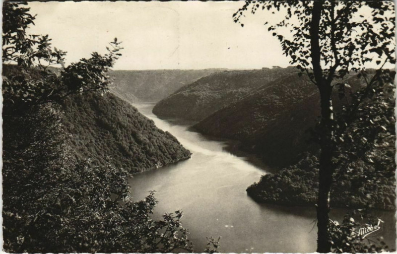 Carte postale ancienne Lac du Barrage du Chastang - Panorama sur Eylac