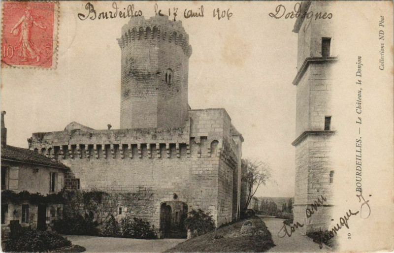 Carte postale ancienne Bourdeilles - Le Chateau - Le Donjon à Bourdeilles