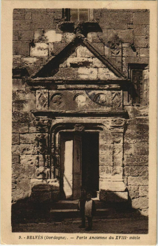 Carte postale ancienne Belves - Porte Ancienne