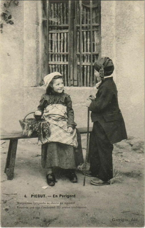 Carte postale ancienne Piegut - En Perigord - Jeunes Filles - Types