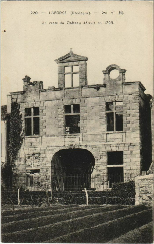 Carte postale ancienne Laforce - Un Reste du Chateau Detruit en 1793