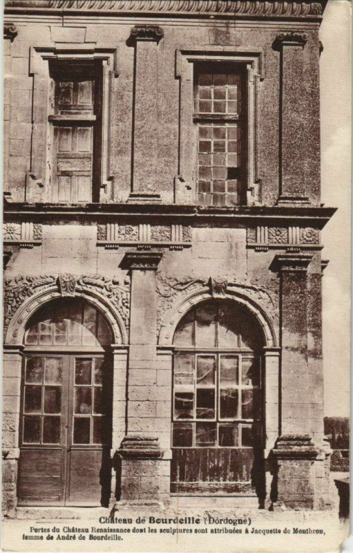 Carte postale ancienne Chateau de Bourdeilles - Portes du Chateau Renaissance à Bourdeilles