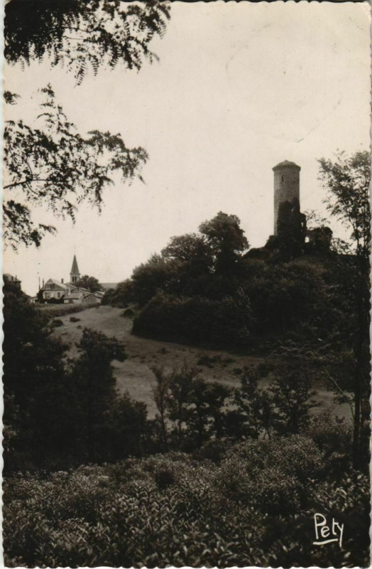 Carte postale ancienne La Tour de Piegut - Dinjon et son Clocher - Env. De St.-Estephe