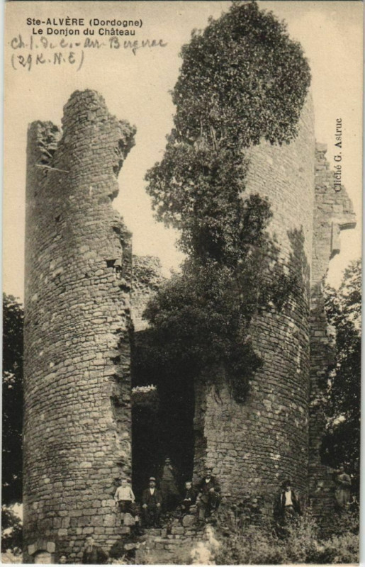 Carte postale ancienne Sainte-Alvere - Le Donjon du Chateau