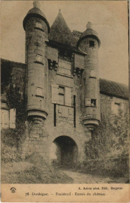 Carte postale ancienne Excideuil - Entree du Chateau à Excideuil