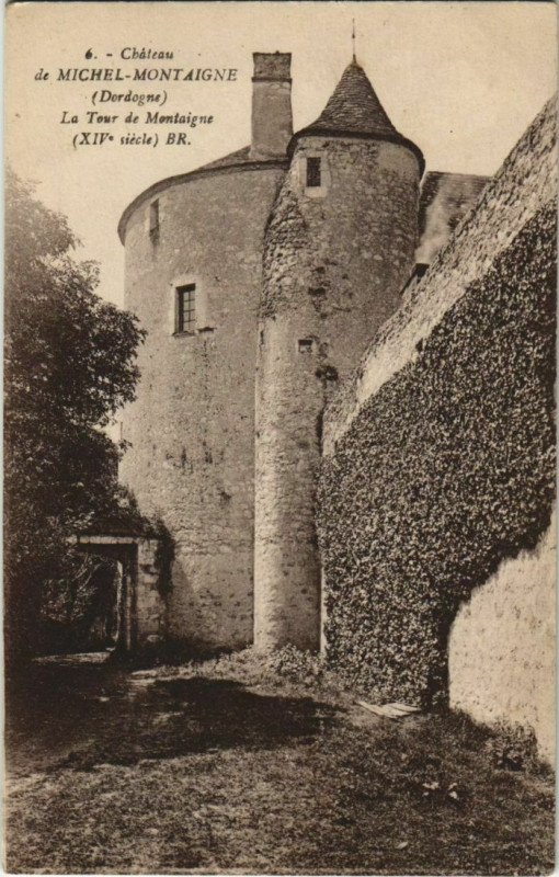 Carte postale ancienne Chateau de Michel de Montaigne - La Tour de Montaigne