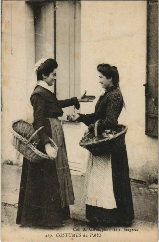 Carte postale ancienne Costumes du Pays - Femmes - Types