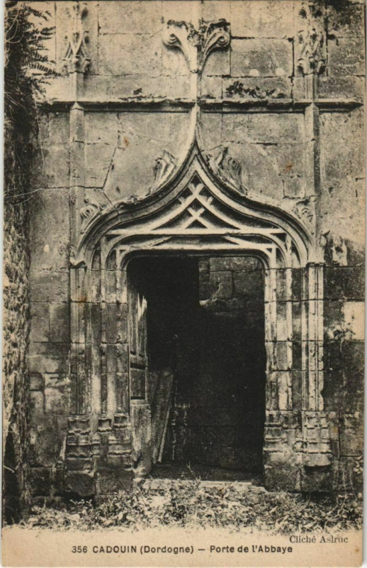 Carte postale ancienne Cadouin - Porte de l'Abbaye