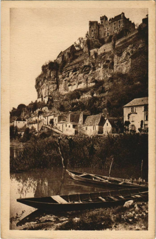 Carte postale ancienne Chateau Feodal de Beynac