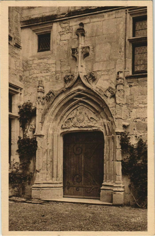 Carte postale ancienne Chateau des Mirandes - pres Beynac - Le Portail d'Entree