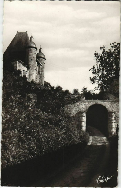 Carte postale ancienne Excideuil - Entree du Chateau à Excideuil
