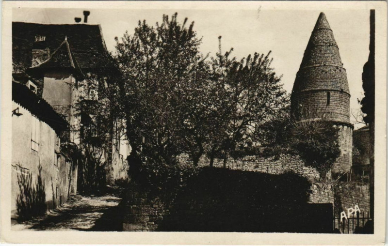 Carte postale ancienne Sarlat- Lanterne des Morts France