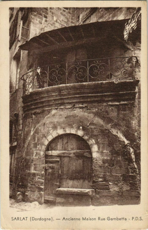 Carte postale ancienne Sarlat- Ancienne Maison Rue Gambetta France
