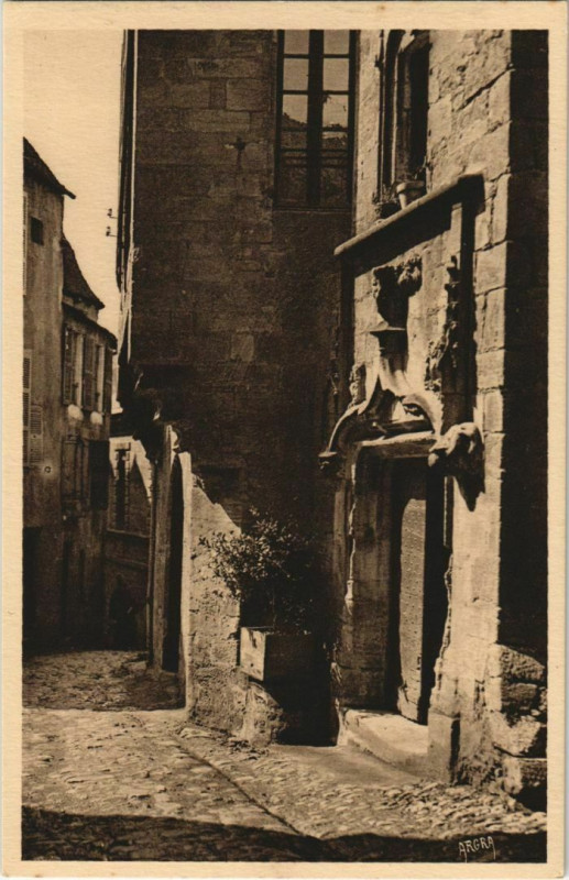 Carte postale ancienne Sarlat- Rue du Presidial France