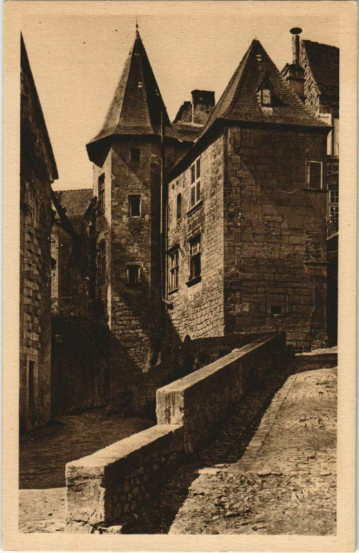 Carte postale ancienne Sarlat- Vieil Hotel du Xve siecle France