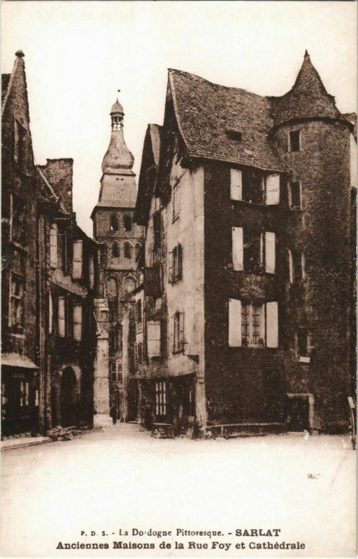 Carte postale ancienne Sarlat- Rue Foy et Cathedrale France