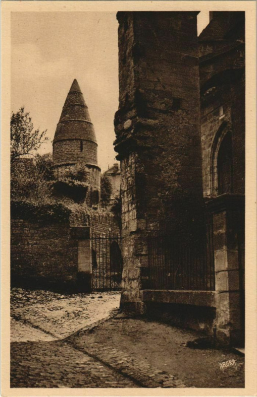Carte postale ancienne Sarlat- Lanterne des Morts France