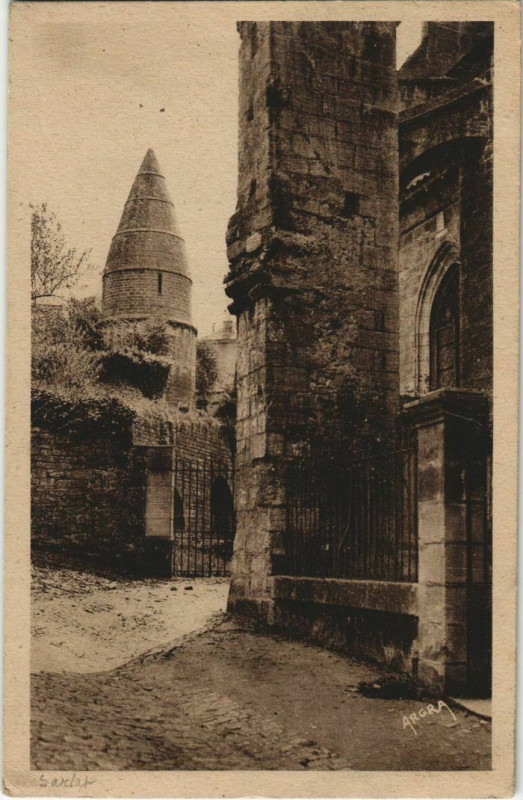 Carte postale ancienne Sarlat- Lanterne des Morts France