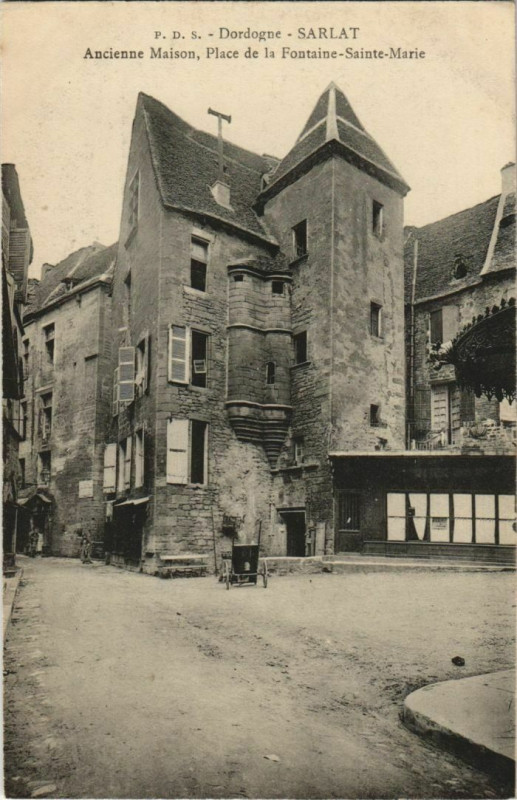 Carte postale ancienne Sarlat- Place de la Fontaine Sainte-Marie France
