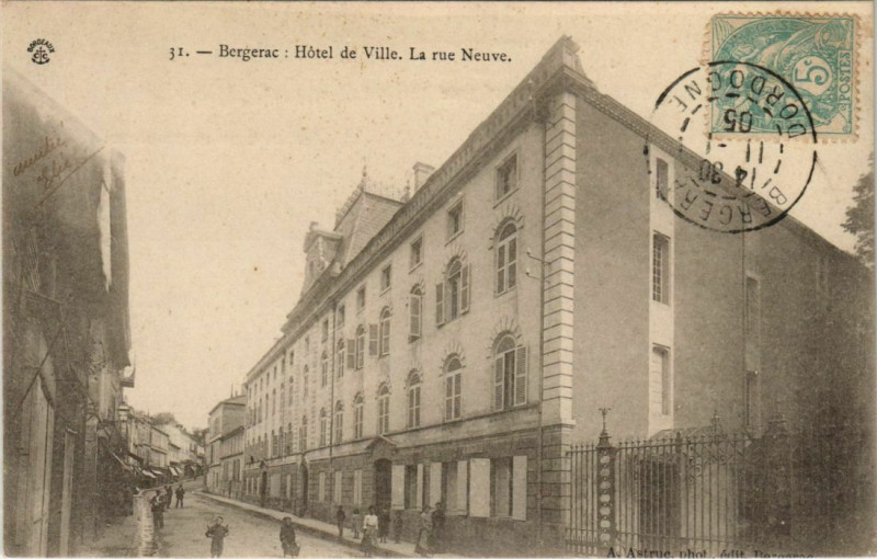 Carte postale ancienne Bergerac- Hotel de Ville, La rue Neuve France à Bergerac