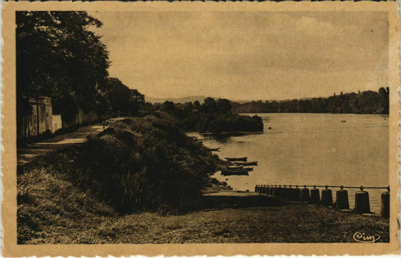 Carte postale ancienne Bergerac- Les rives de la Dordogne France à Bergerac