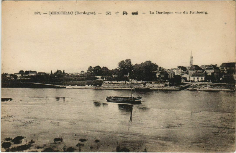 Carte postale ancienne Bergerac- La Dordogne vue du Faubourg France à Bergerac
