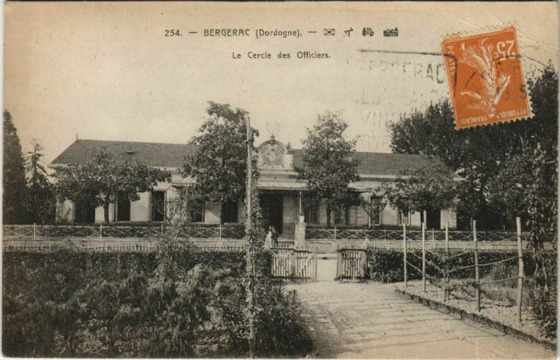 Carte postale ancienne Bergerac- Le Cercle des Officiers France à Bergerac