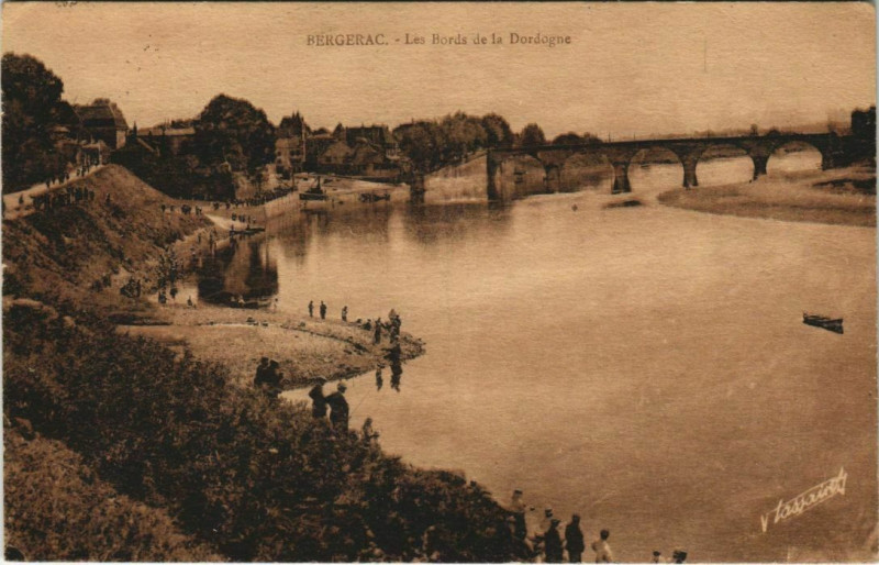 Carte postale ancienne Bergerac- Les Bords de la Dordogne France à Bergerac
