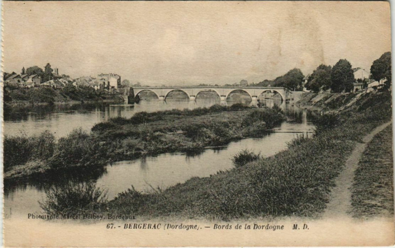 Carte postale ancienne Bergerac- Bords de la Dordogne France à Bergerac