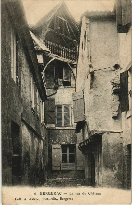 Carte postale ancienne Bergerac- La rue du Chateau France à Bergerac