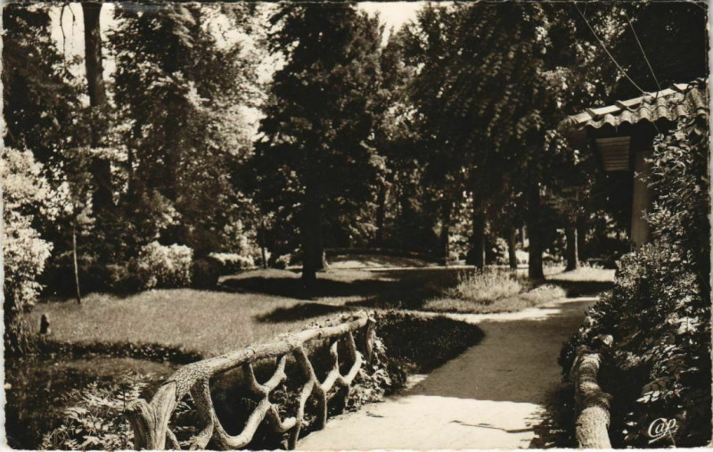Carte postale ancienne Bergerac- Un coin du Parc Jean Jaures France à Bergerac