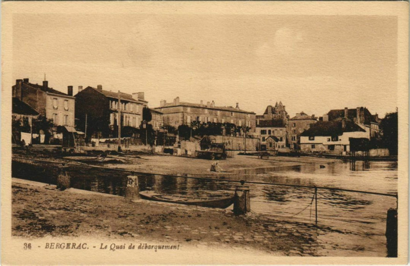 Carte postale ancienne Bergerac- Le Quai de debarquement France à Bergerac
