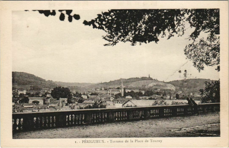 Carte postale ancienne Perigueux- Terrasse de la Place Tourny France à Périgueux