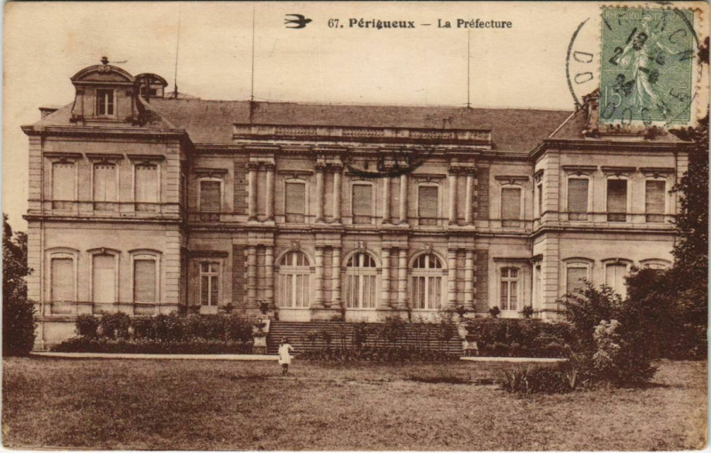 Carte postale ancienne Perigueux- La Prefecture France à Périgueux