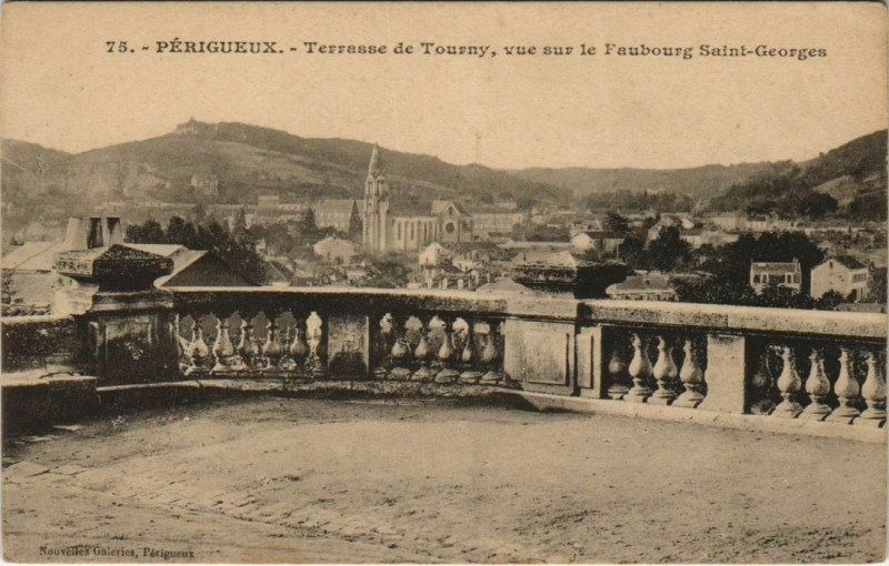 Carte postale ancienne Perigueux- Terrasse de la Place Tourny France à Périgueux