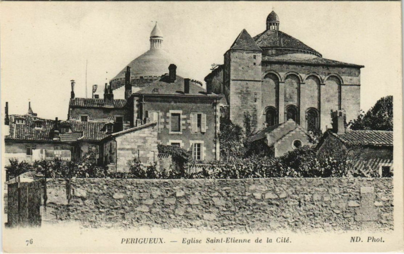 Carte postale ancienne Perigueux- Eglise Saint Etienne de la Cite France à Périgueux