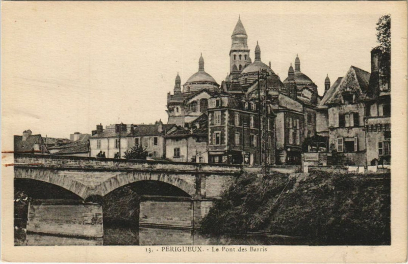 Carte postale ancienne Perigueux- Le Pont des Barris France à Périgueux