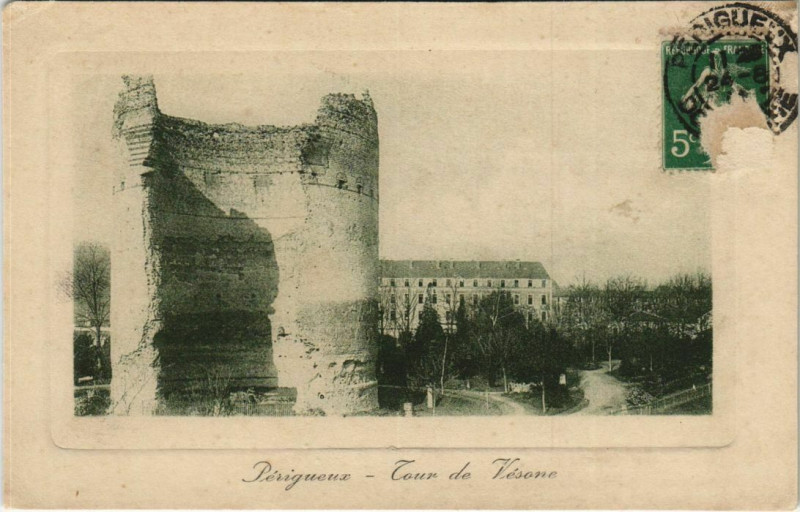 Carte postale ancienne Perigueux- Tour de Vesone France à Périgueux